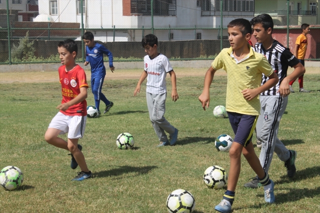 Silopi'de açılan futbol okulunda "geleceğin yıldızları" yetiştiriliyor